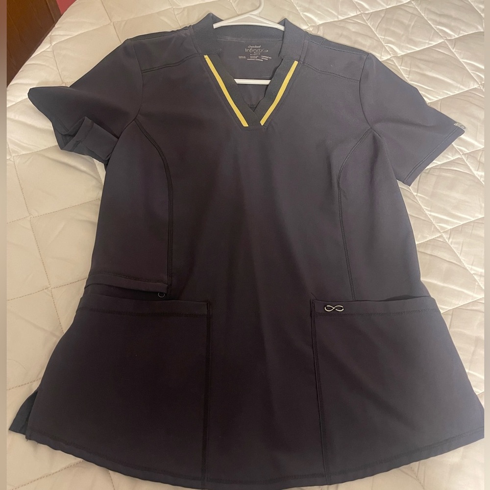 Cherokee Infinity Scrub Top